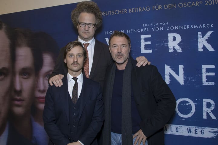 Tom Schilling (vorn links) mit seine Kollegen Sebastian Koch (re.) und Oscar-Preisträger Florian Henckel von Donnersmarck.