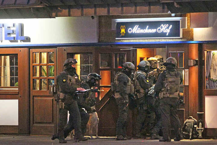 Das SEK stürmte um 21.35 Uhr das Hotel Münchner Hof in Herford.