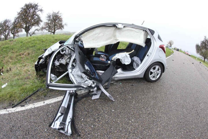 Das Wrack des Wagens.