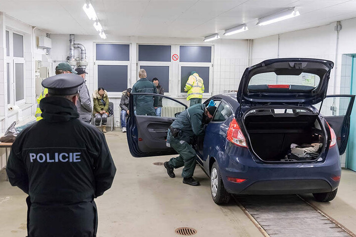 Deutsch-tschechische Drogenkontrolle in Schönberg: Die Zusammenarbeit klappt gut.