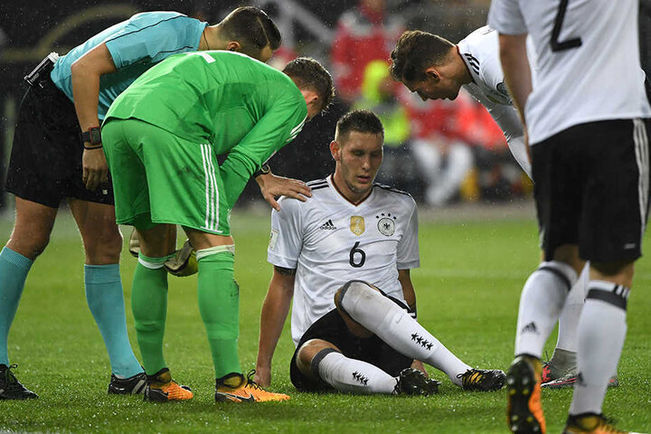 Niklas Süle ist im WM-Qualifikationsspiel der deutschen Fußball-Nationalmannschaft gegen Aserbaidschan wegen muskulärer Probleme im linken Oberschenkel ausgewechselt worden.