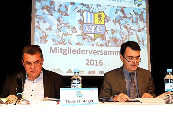 Die Vereinsführung muss sich am Montag den Fragen der Mitglieder stellen und Rechenschaft ablegen, wie es zu der finanziellen Schieflage kam.