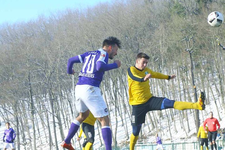 Simon Skarlatidis (l.) traf gegen Sokolov zum 1:0. Er wusste nicht nur durch das Tor zu überzeugen.