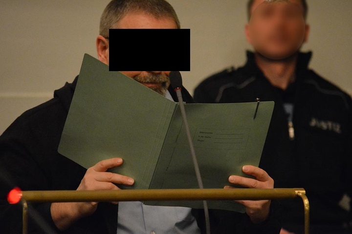 Angeklagt wegen versuchten Totschlags seiner Nachbarin: Heiko S. (51) aus
Rußdorf schlug mit einer Zaunslatte zu.