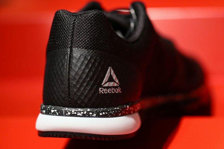 Der Adidas-Konzern hält weiter an der schwächelnden Tochtermarke Reebok fest. (Archivbild)