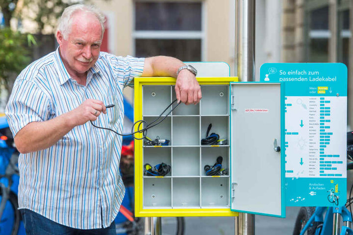 Göbau-Firmenchef Jürgen Vogl (66) ist erleichtert. Obwohl die von seiner Firma gestellte Ladesäule für E-Bikes von Vandalen heimgesucht worden war, konnte sie gestern starten.Göbau-Firmenchef Jürgen Vogl (66) ist erleichtert. Obwohl die von seiner Firma g