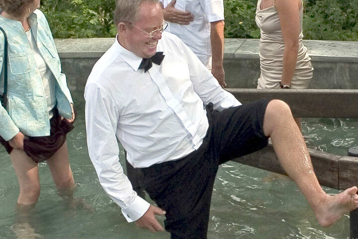 Oberhalb des Festspielhauses kann man sich im Kneipp-Becken erfrischen.