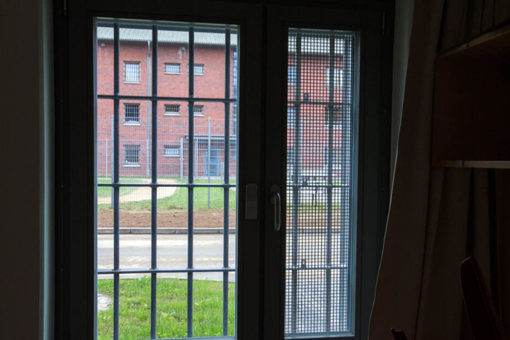 Der 29-Jährige sitzt in Untersuchungshaft. (Symbolbild)