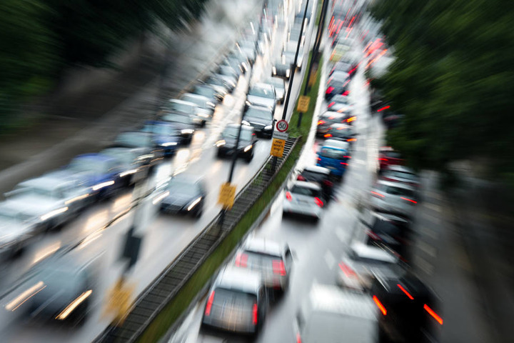 Auf Münchens Straßen fahren noch Diesel-Fahrzeuge, weil Polikter ein Verbot nicht durchsetzten. (Symbolbild)