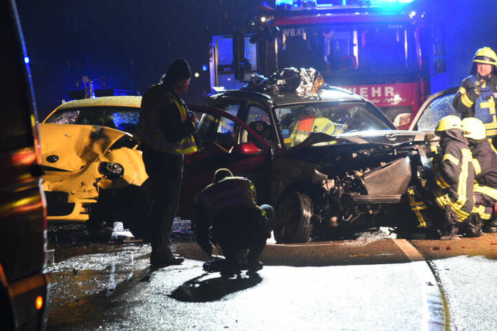 Die Autos wurden komplett zerstört.