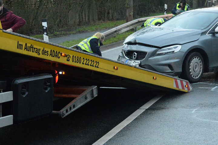 Beide Autos mussten abgeschleppt werden.