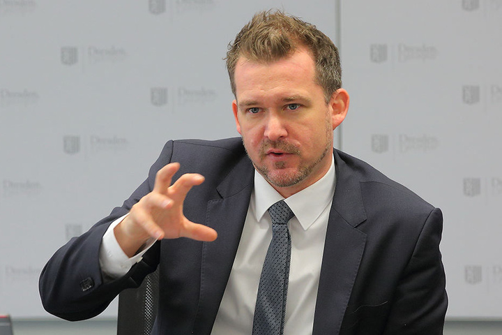 Baubürgermeister Raoul Schmidt-Lamontain (42, Grüne) ist für die Straßenkunst-Satzung zuständig.
