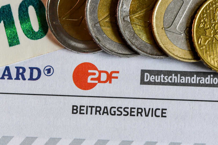 Jeder Haushalt in Deutschland muss monatlich 17,50 Euro Rundfunkbeitrag zahlen. (Symbolbild)