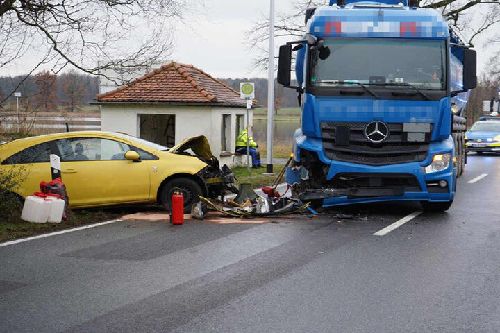 Die Bundesstraße musste über eine Stunde gesperrt werden.