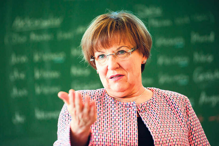 Ministerin Brunhild Kurth (63, CDU) setzt auf Quereinsteiger als Lehrer, weil
es nicht genügend reguläre Bewerber gibt.