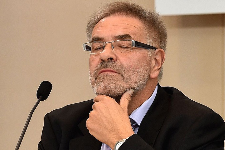 Klaus Bartl (66, Linke) wehrt sich gegen die Gleichsetzung der DDR mit der NS-Diktatur.