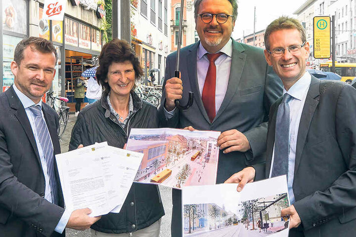 Freuen sich über den Fördermittelbescheid: Baubürgermeister Raoul
Schmidt-Lamontain (Grüne), Wissenschaftsministerin Eva-Maria Stange (SPD),
Staatssekretär Stefan Brangs (SPD), und DVB-Vorstand Andreas Hemmersbach.