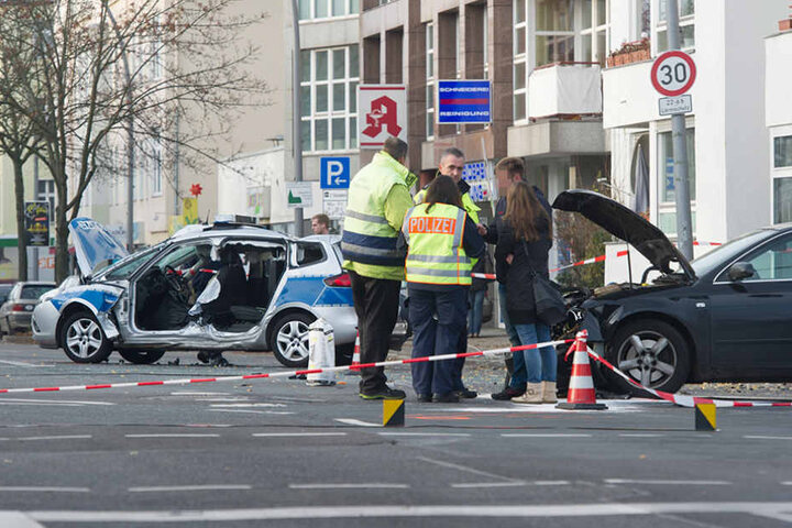 Die Kreuzung Seydlitz- und Kaiser-Wilhelm-Straße war während der Unfallaufnahme vollständig gesperrt.