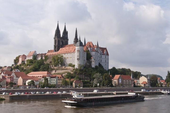 Der Meißner Dom und die Albrechtsburg auf dem linkselbischen Burgberg prägen die Silhouette von Meißen.
