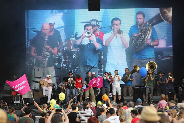 Die Banda Comunale / Banda Internationale am Start.