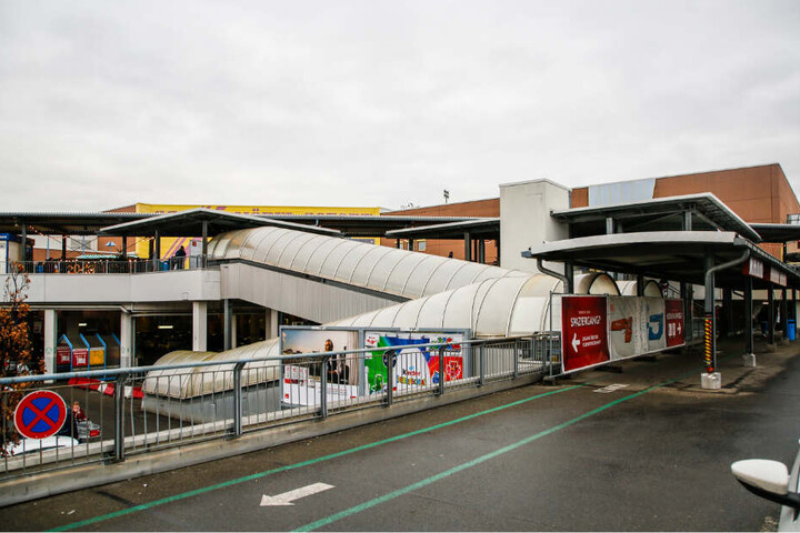 Die geschlossene Rolltreppenanlage soll repariert und wieder in Betrieb genommen werden.