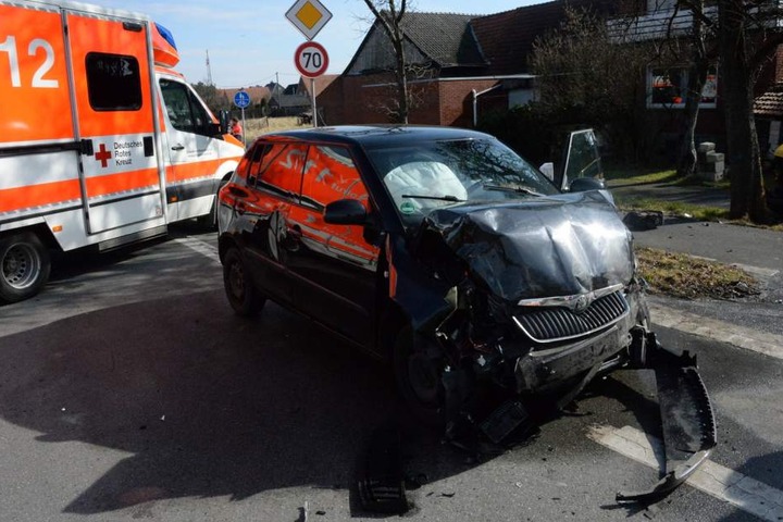 Der Bulli krachte ungebremst in den Skoda.