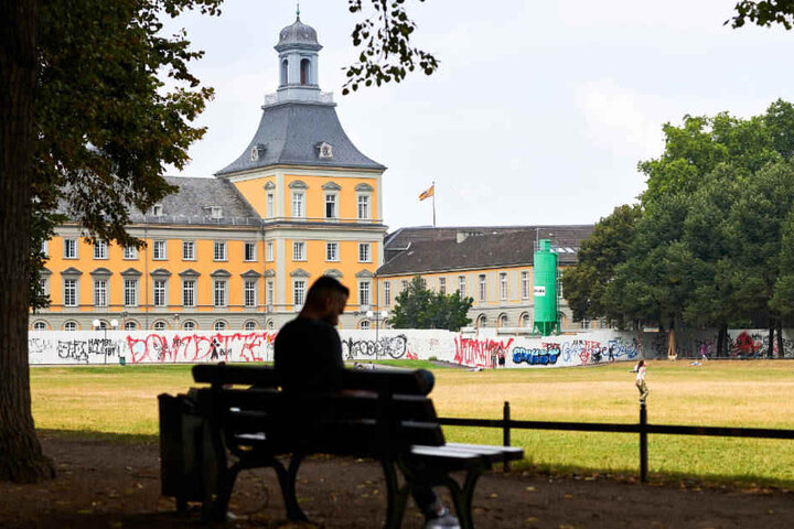 Sechseinhalb Stunden lang dauerte der Polizeieinsatz im Bonner Hofgarten.