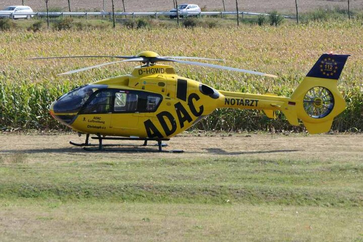 Auch ein Rettungshubschrauber wurde zum Unfallort alarmiert.