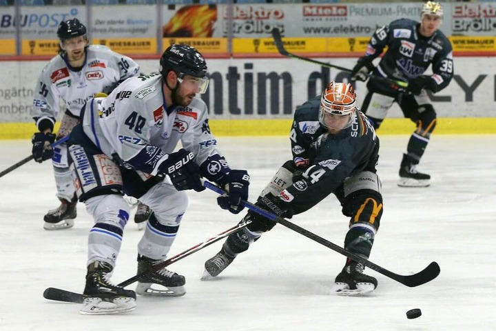 Nick Huard (li.) versuchte mit seinen Kollegen in Spiel eins alles, zum Sieg reichte es (noch) nicht.