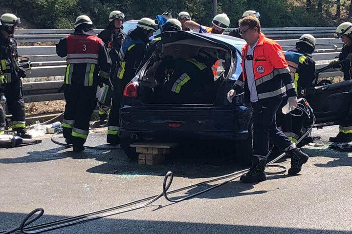 Das Auto des Geisterfahrers wurde bei dem Unfall schwer beschädigt.