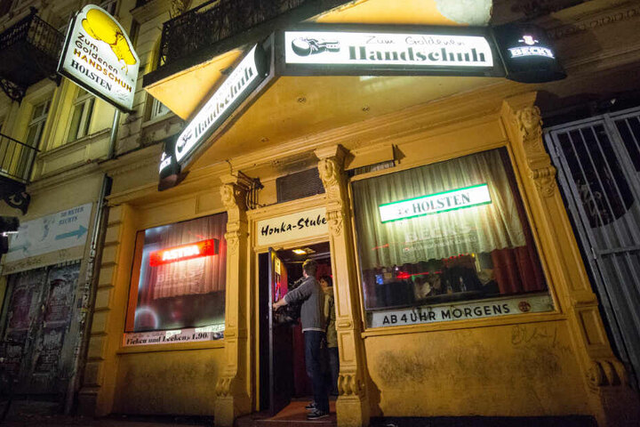 Die Kneipe "Zum Goldenen Handschuh" auf Hamburg-St.-Pauli gibt es immer noch. Hier trieb der Mörder Fritz Honka sein Unwesen.