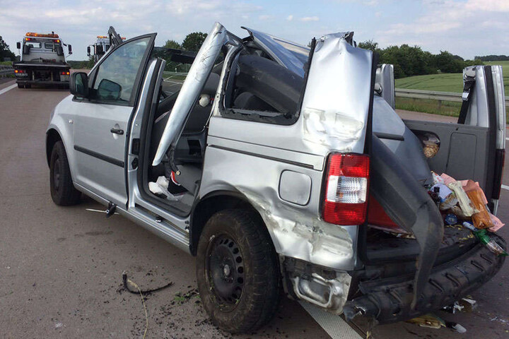 Die Frau musste aus dem Auto geschnitten werden.
