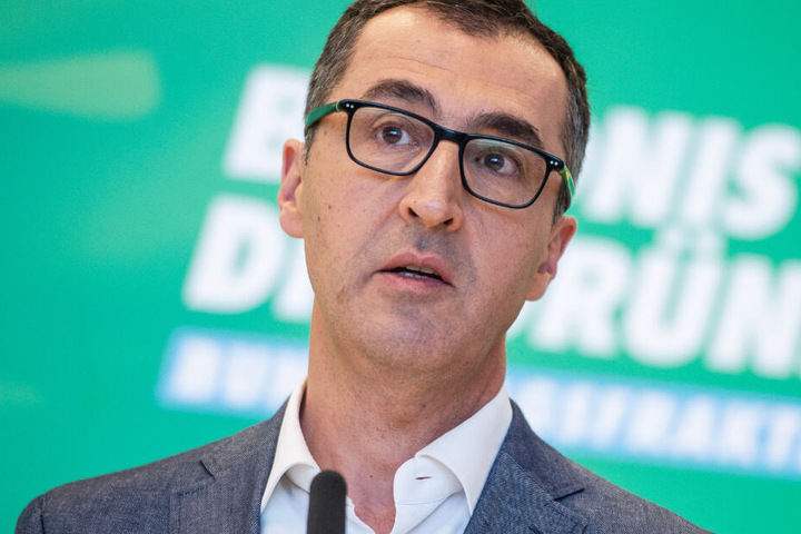 Unter anderem gab es Todesdrohungen gegen Grünen-Politiker Cem Özdemir (53).