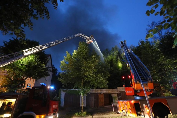 Die Halle brannte komplett nieder.