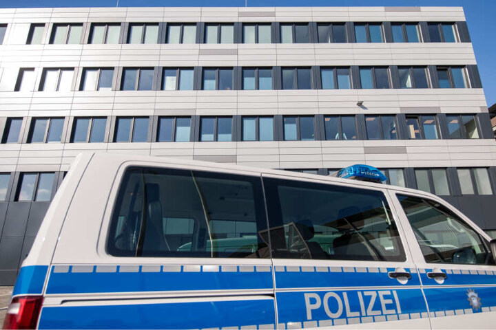 Die Polizei rettete das ungesicherte Kind aus 10 Metern Höhe. (Symbolbild)