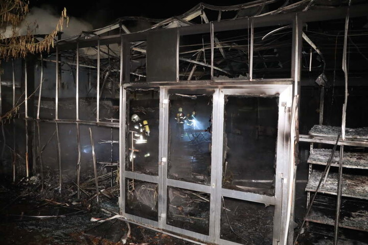 Die Freiwilligen Feuerwehren Coswig, Weinböhla und
Radebeul waren im Einsatz.