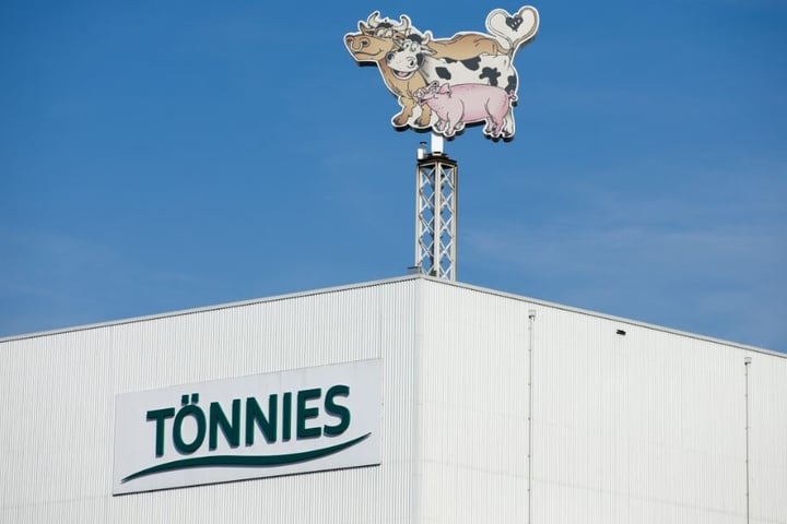 Der Unternehmer ist Miteigentümer des Fleisch-Imperiums Tönnies in Rheda-Wiedenbrück.