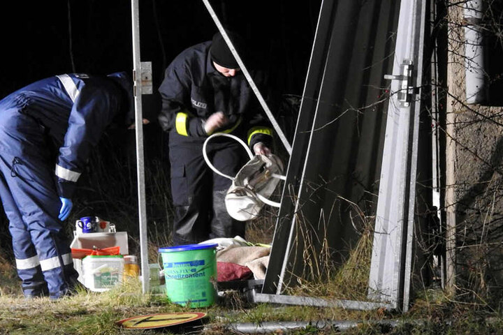 Wie es zu dem Schuppenbrand kam, ist bisher nicht geklärt.