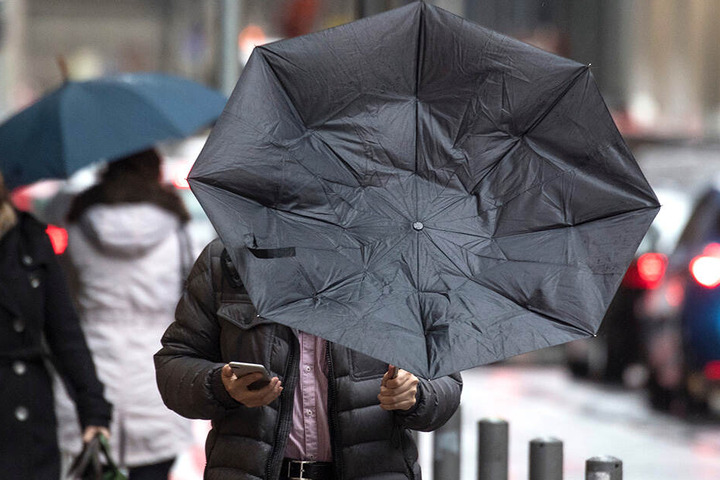 An diesem Wochenende muss man sich auf lang anhaltende Regenfälle einstellen.