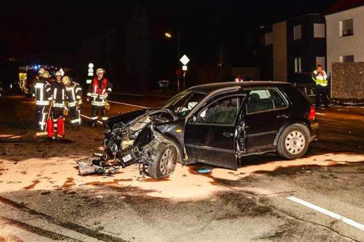 Die Kreuzung musste gesperrt, der Verkehr umgeleitet werden.
