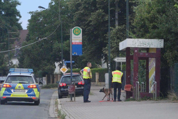Die Polizei suchte nach dem Unfall mit einem Fährtenhund im angrenzenden Markkleeberg nach dem Flüchtigen - ohne Erfolg.