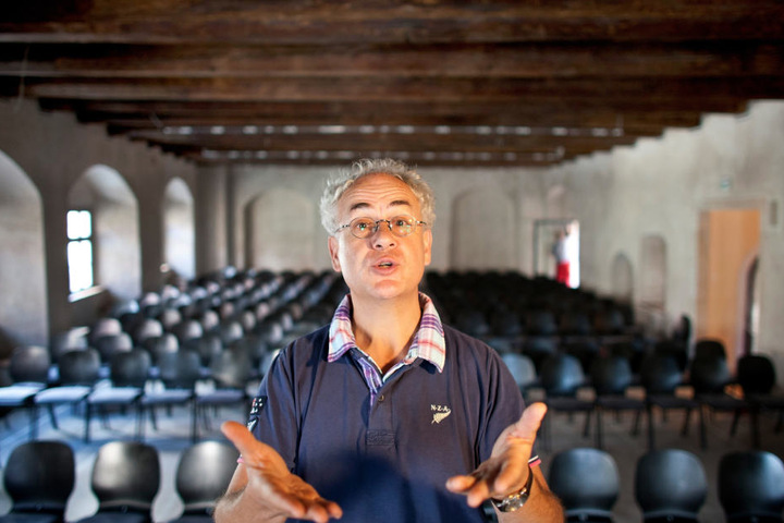 2011 eröffnete Tom Pauls sein Theater mit 180 Plätzen in Pirna.