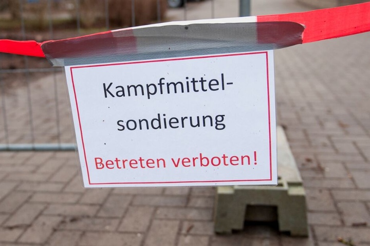 Der Kampfmittelbeseitigungsdienst soll noch am Mittwoch die Bombe entschärfen. (Symbolbild)