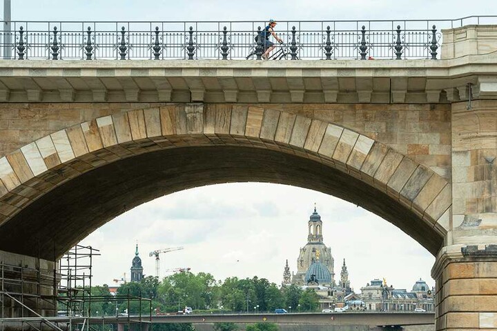 Nach Abschluss der Sanierung kann sich die Albertbrücke auch untenrum endlich sehen lassen.