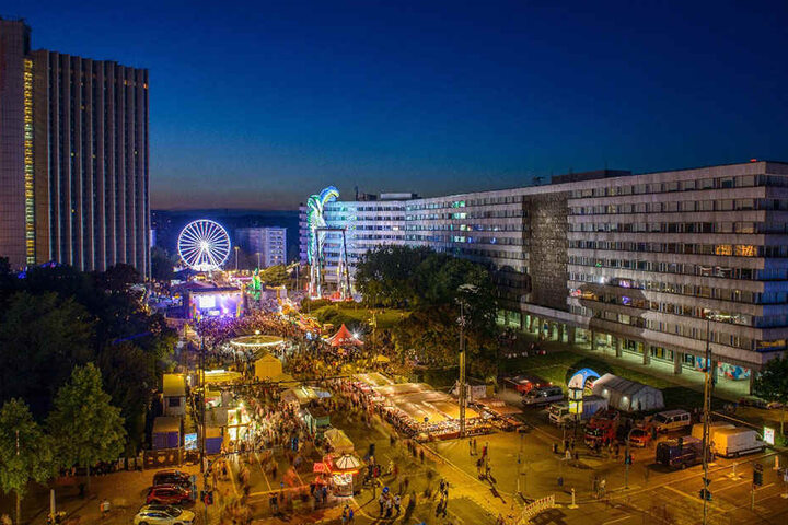 Ob’s wieder 250 000 Besucher werden? Das Stadtfestwochenende lockt mit sechs Bühnen und jeder Menge Fahrgeschäften.