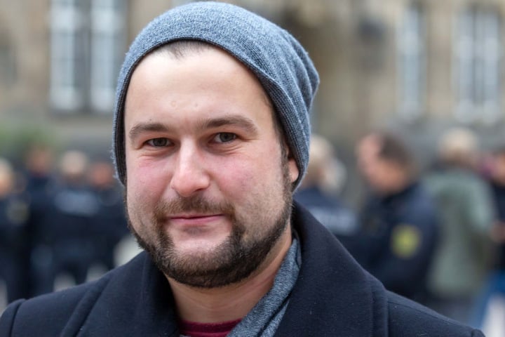 Monteur Max Kühn (24) hingegen kritisiert die Abschottung von Steinmeier: "Er spricht nur mit ausgewählten Bürgern."