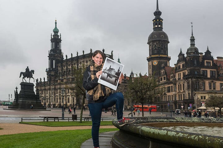 Naomi (25) mit dem Kalender, den
es heute mit der Morgenpost gibt. Er zeigt zwölf Dresdner Fotografien der 30 bis
70er Jahre.
