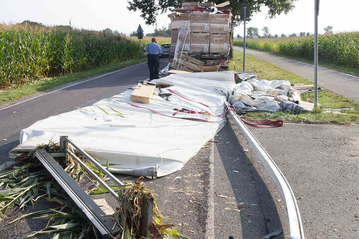 Der Fahrer überstand den Unfall unverletzt.