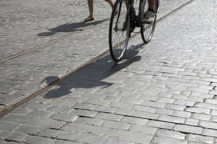 Die Täter flüchteten auf dem Fahhrad (Symbolbild).