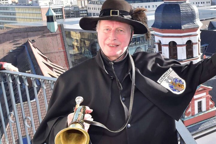 Als Türmer begrüßte Stefan Weber die Besucher zur Führung durch das
Chemnitzer Rathaus.